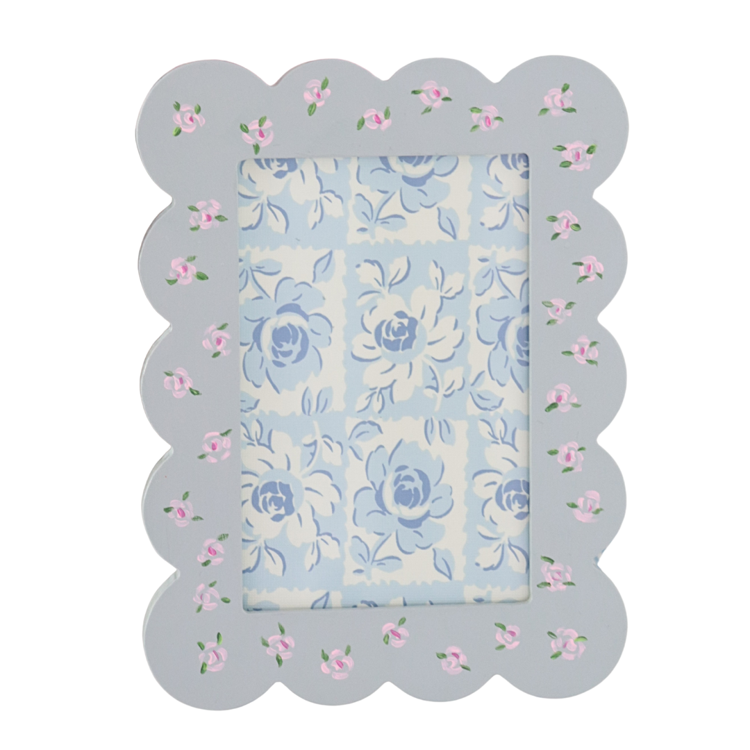 Floral quilt with scalloped edge on a white background