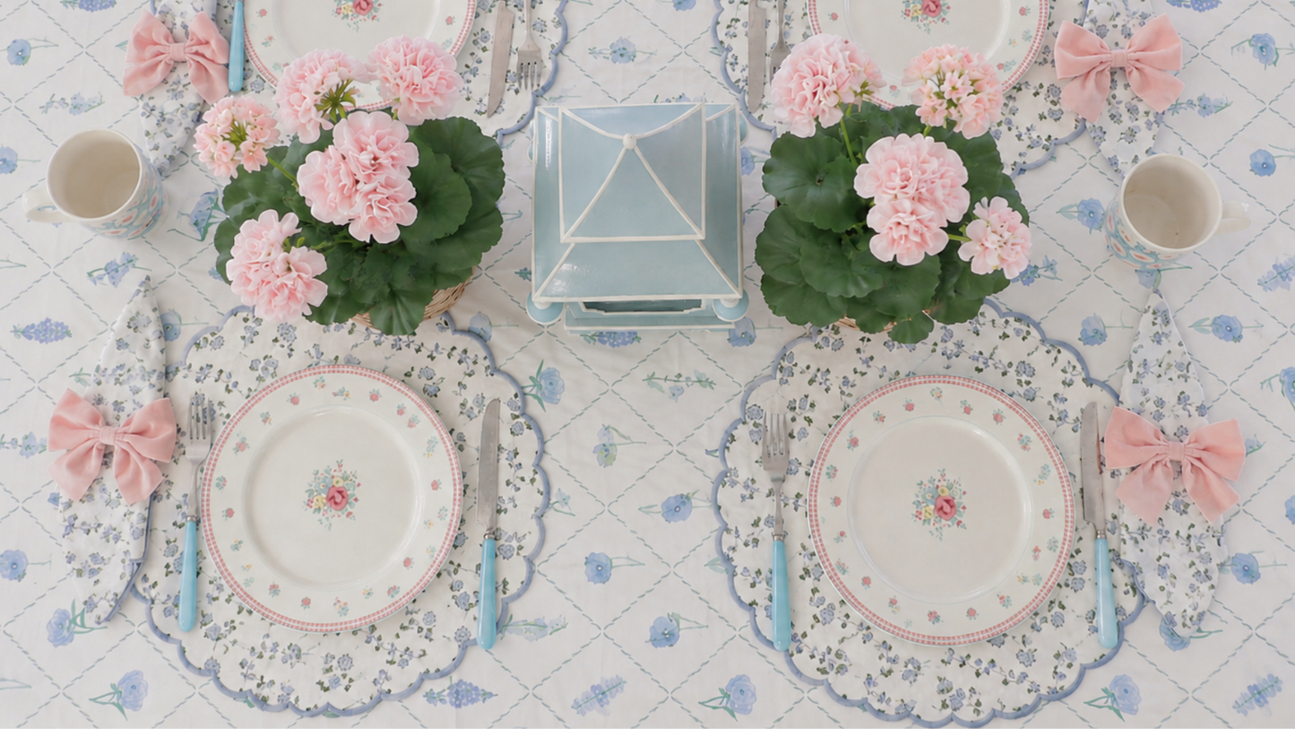 tablesetting in soft blue tones with florals